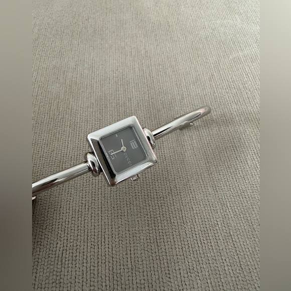 EUC Gucci Watch - Picture 3 of 15